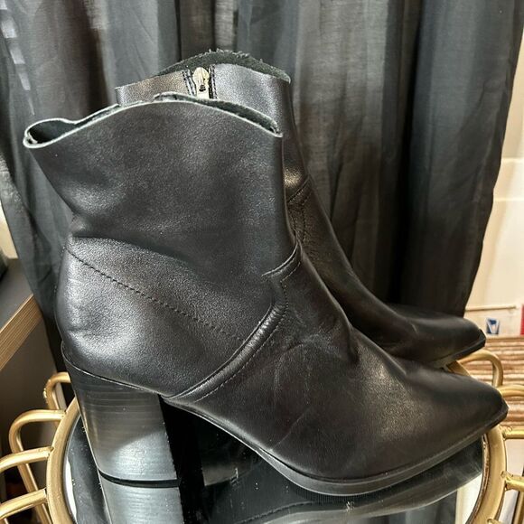 Steve Madden Cate Black Leather Block Heel Pointed Toe Boots - Picture 2 of 5